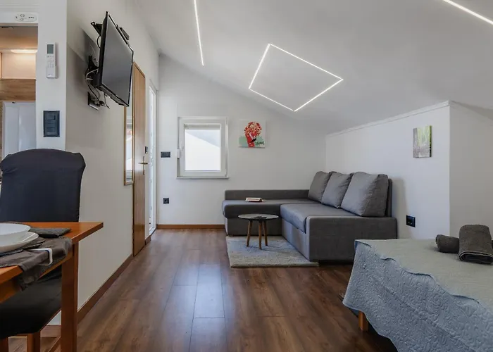 아파트 With Parking Space - 23044 비르